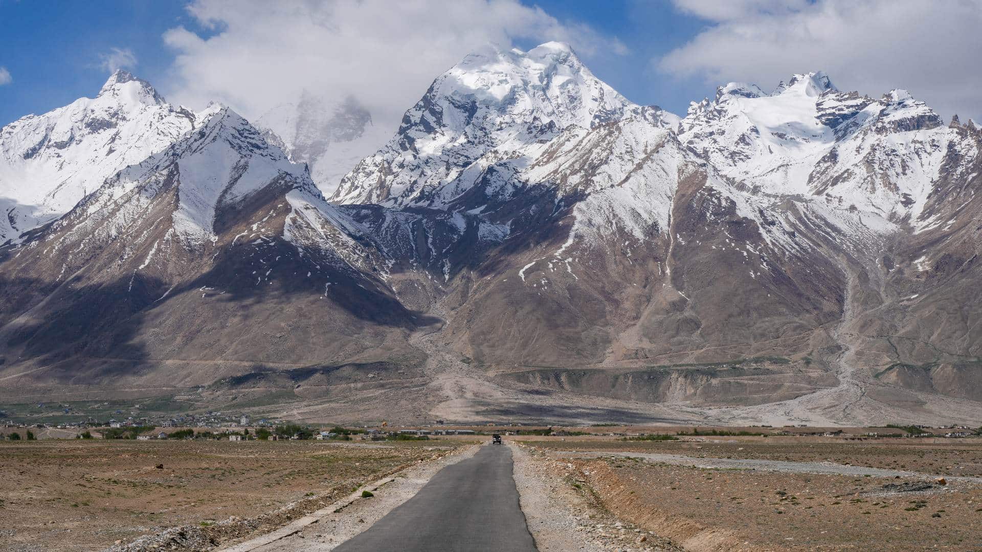 A road through Himalayan mountains