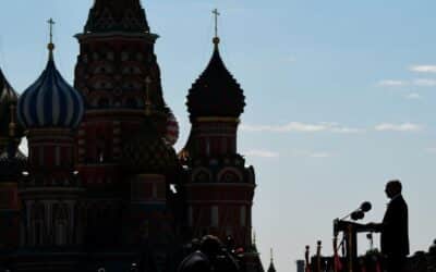 3x2 Propaganda protects Putin against his Russian opponents