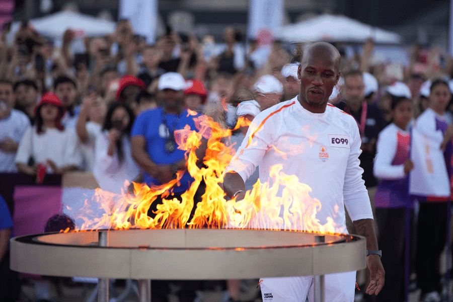 Decoder Replay: A torch ignites Olympic fever in France