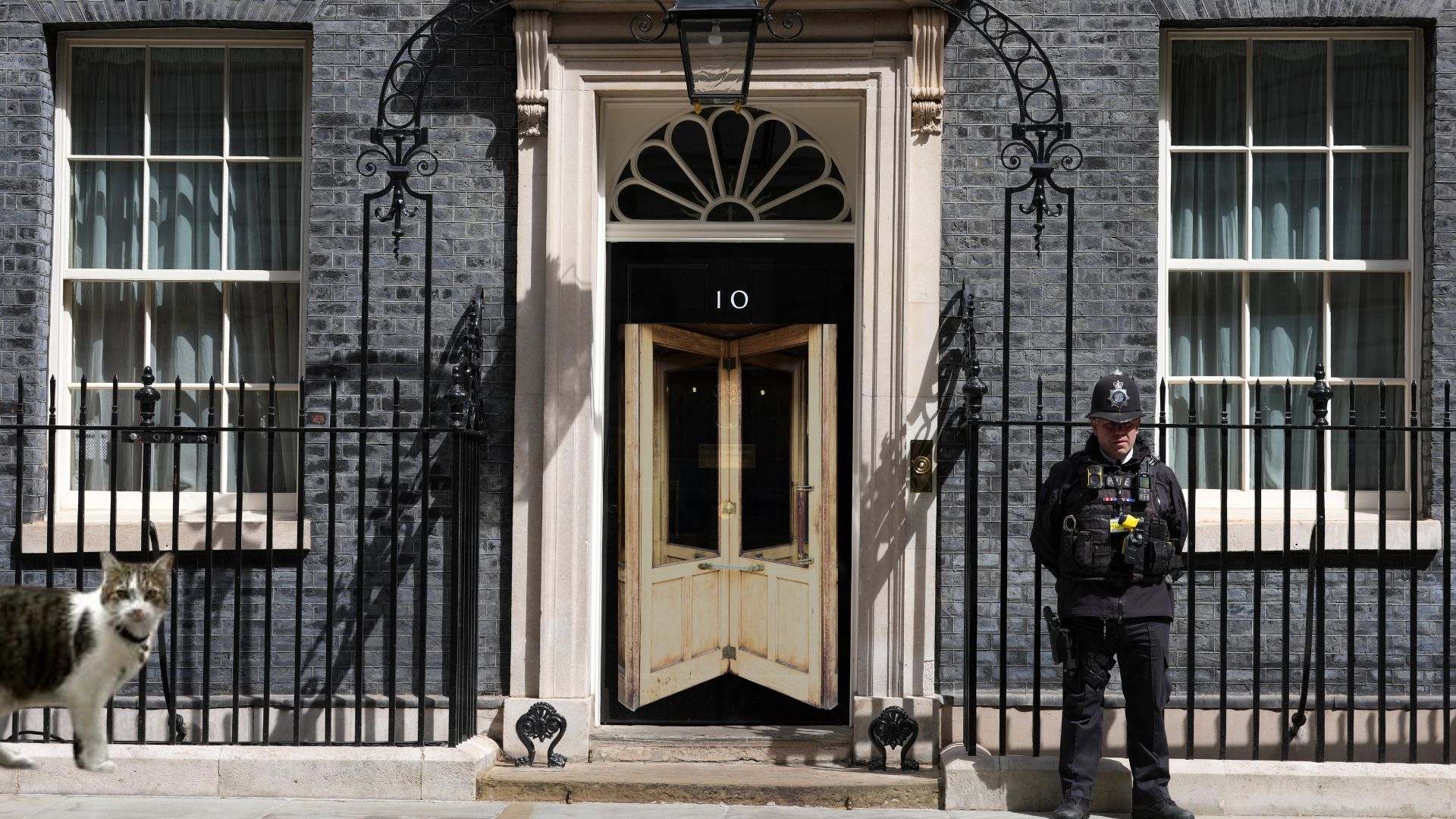 10 Downing Street with a revolving door