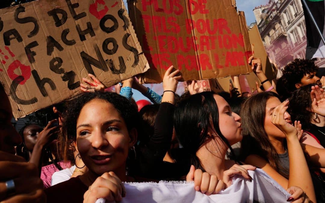 Decoder Replay: What happens when young people rise up?
